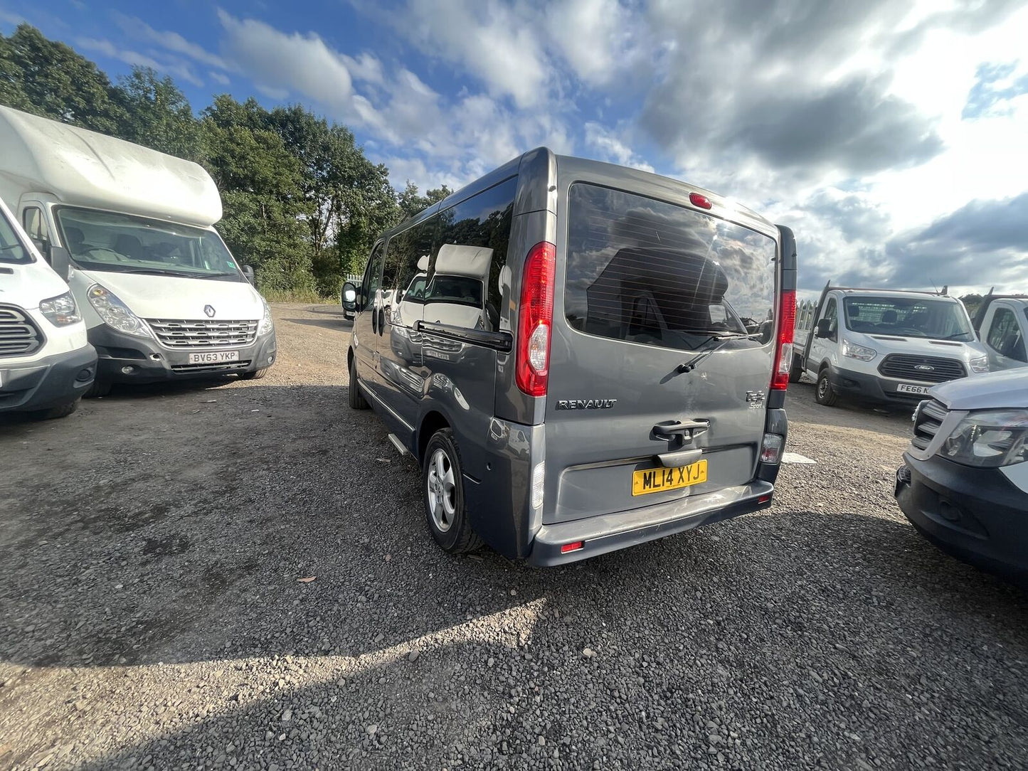 Bid on 2014 RENAULT TRAFIC MINIBUS: 9-SEATER LUXURY IN GREY, 9 SEATER DIESEL- Buy &amp; Sell on Auction with EAMA Group