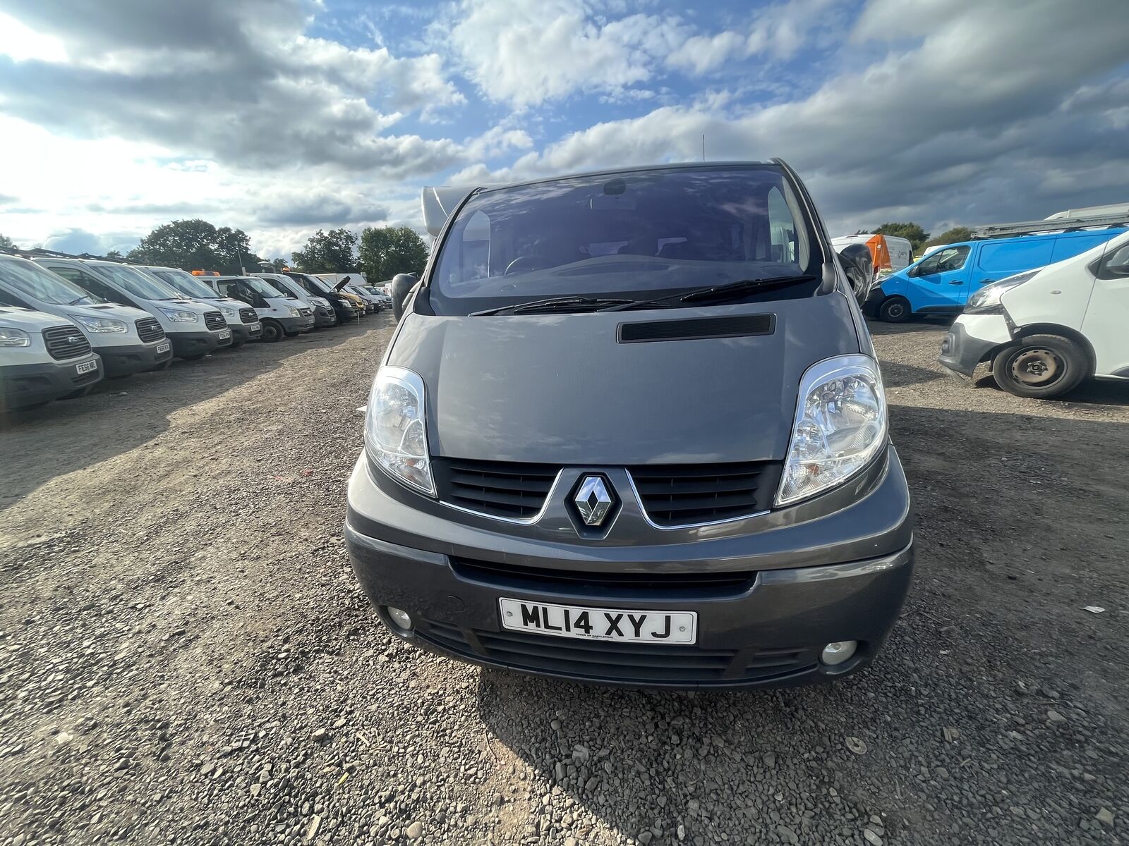 Bid on 2014 RENAULT TRAFIC MINIBUS: 9-SEATER LUXURY IN GREY, 9 SEATER DIESEL- Buy &amp; Sell on Auction with EAMA Group
