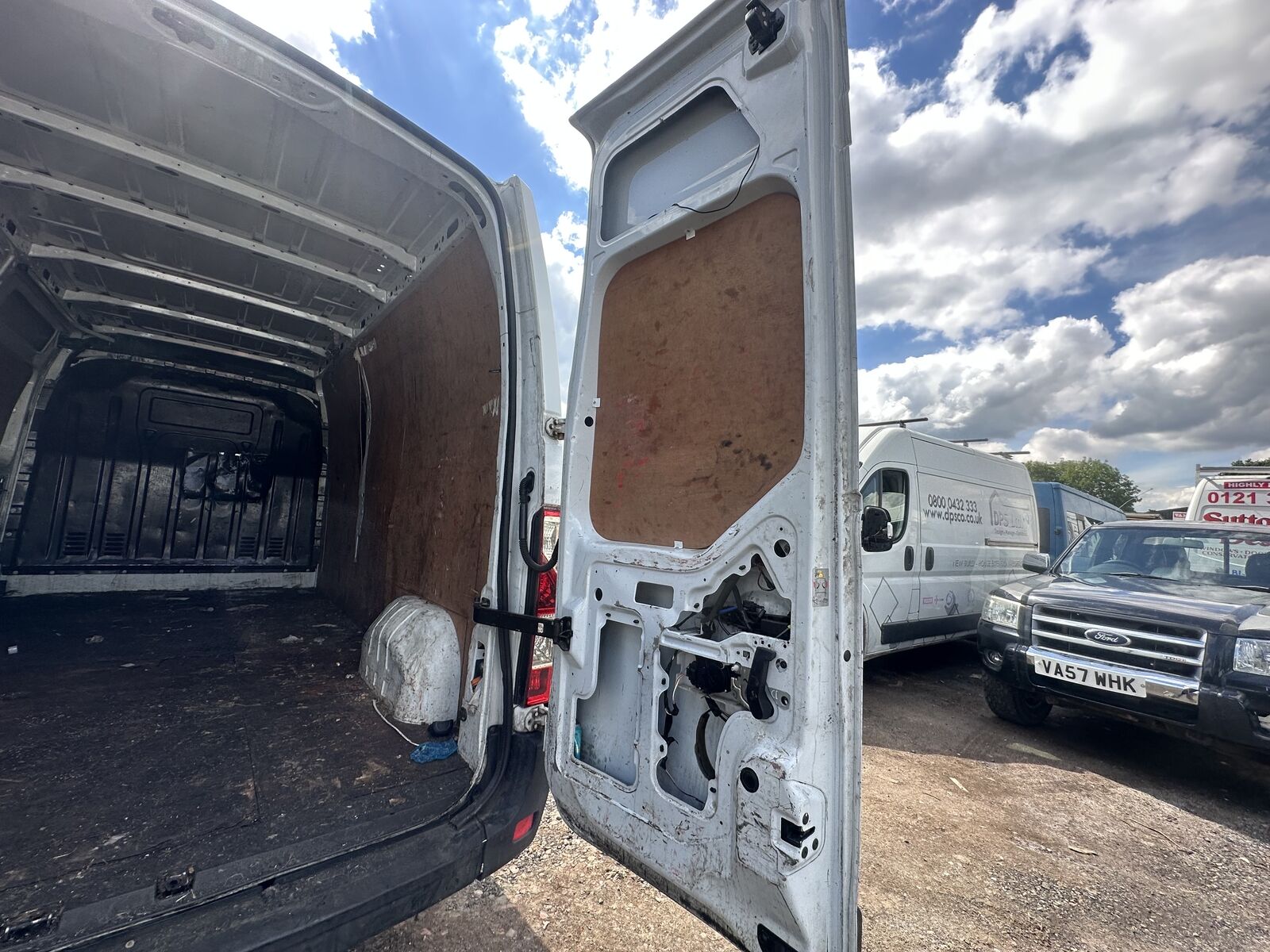 Bid on PRICED TO CLEAR - 2016 RENAULT MASTER LWB - ELEVATE YOUR BUSINESS WITH PERFORMANCE- Buy &amp; Sell on Auction with EAMA Group