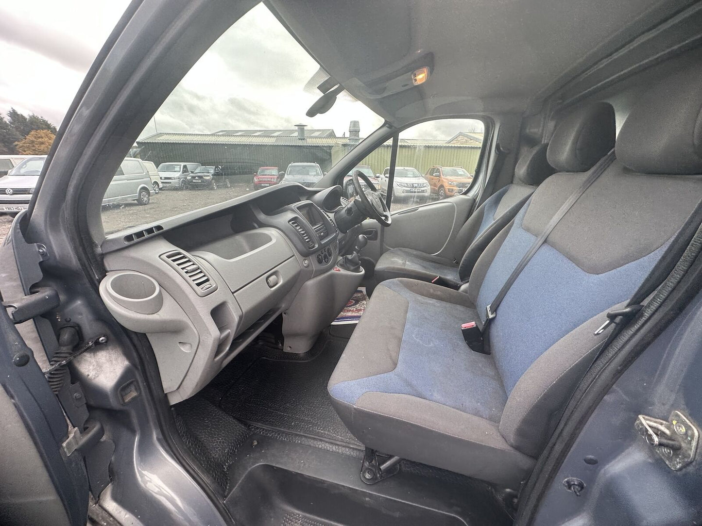Bid on CRUISE IN STYLE: 1 FORMER KEEPER - THE RELIABLE RENAULT TRAFIC VIVARO - NO VAT ON HAMMER- Buy &amp; Sell on Auction with EAMA Group