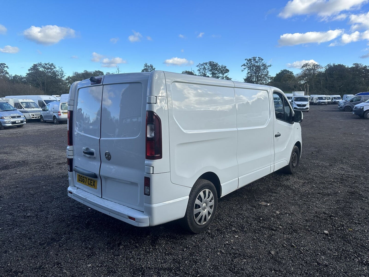 Bid on EFFICIENT EMISSARY: ULEZ COMPLIANT VIVARO TRAFIC L2 SPORTIVE - NO VAT ON HAMMER- Buy &amp; Sell on Auction with EAMA Group