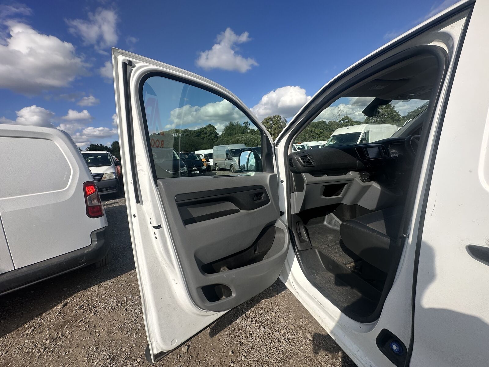 Bid on 2020 VAUXHALL VIVARO 3100 ONLY 31K MILES - A/C - CRUISE CONTROL - PARKING SENSORS- Buy &amp; Sell on Auction with EAMA Group